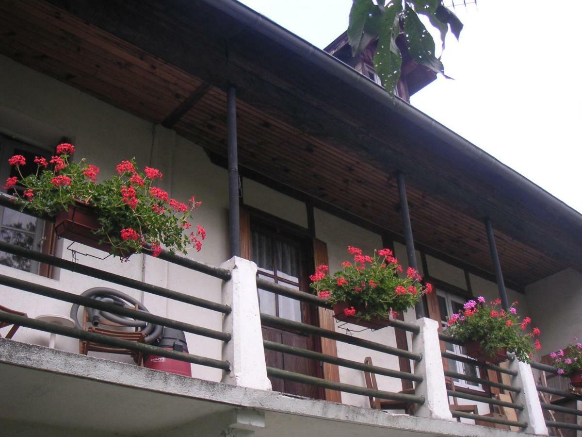 Maison Lacoste Campan Luaran gambar